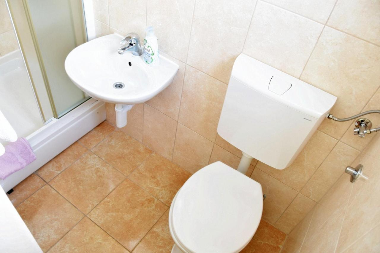 Rooms Vilma Close To Rab City Palit Exterior photo