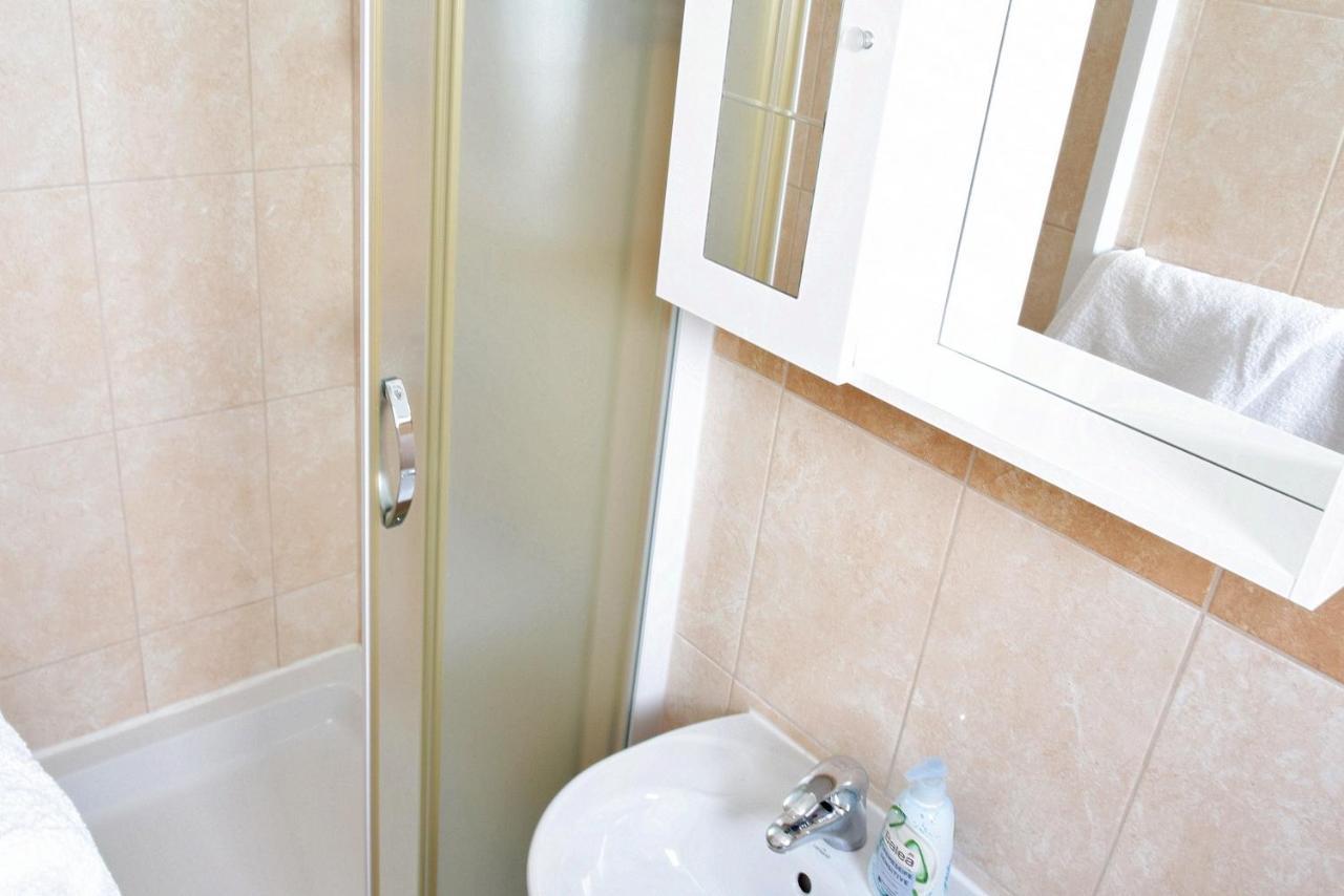 Rooms Vilma Close To Rab City Palit Exterior photo